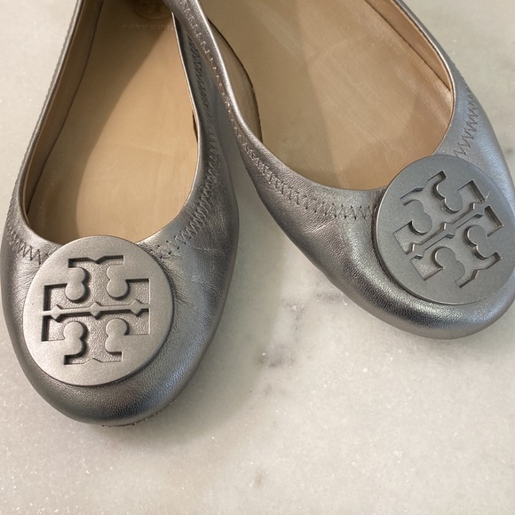 Tory Burch Metallic Minnie Travel Ballet Flat - Size 6 - Picture 10 of 14